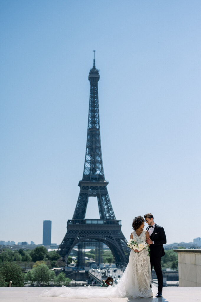 Christophe Serrano Photographe Photoshoot couple Tour eiffel Organsa wedding Planner Paris 