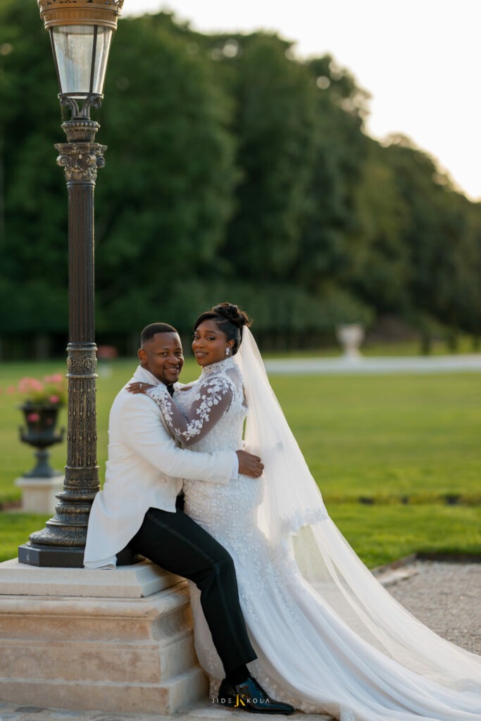 bride and groom photoshoot at chateau de nainville les roches