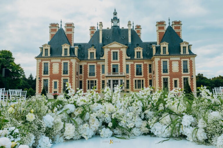 outdoor ceremony chateau de nainville les roches