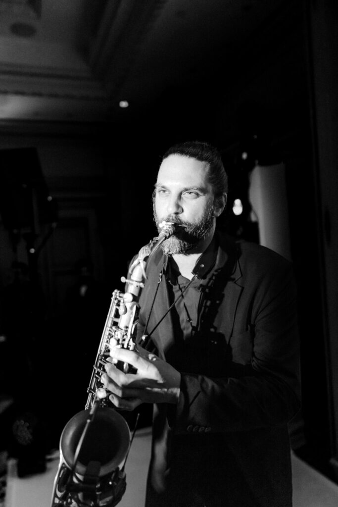 saxophoniste-mariage-luxe-paris-remidupac.jpg