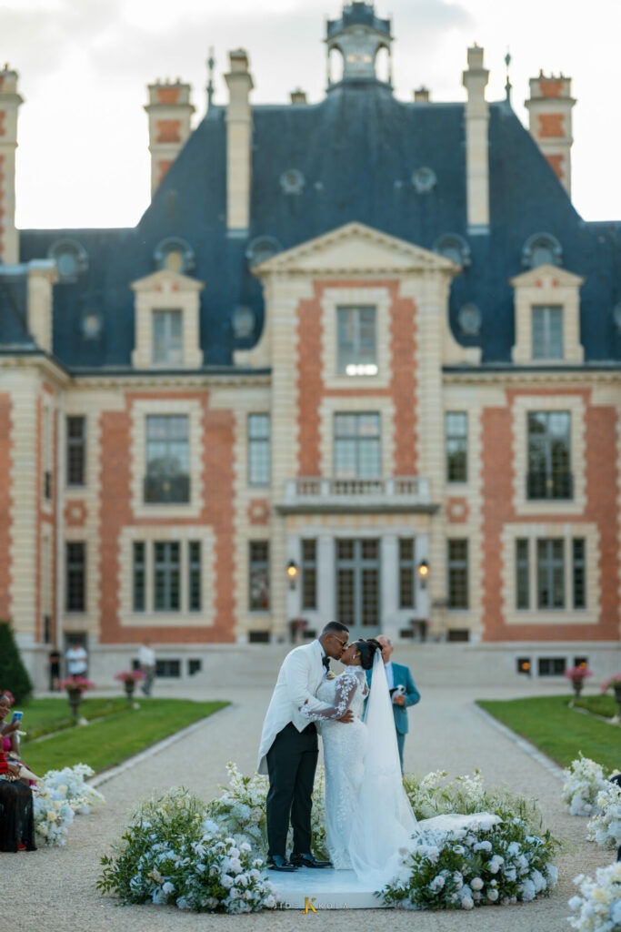 Nigerian outdoor wedding at chateau de nainville les Roches - Jidekola Photographie